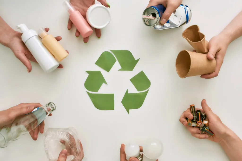 Conteneur pour la collecte des déchets et des matières recyclables